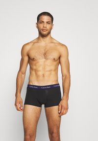 Calvin Klein Underwear LOW RISE TRUNK STRETCH 3 PACK - Cuecas boxer - minnow/ horoscope/inferno