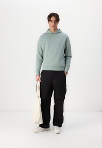 Calvin Klein ENLARGED BACK LOGO HOODIE - Majica s kapuljačom - slate gray