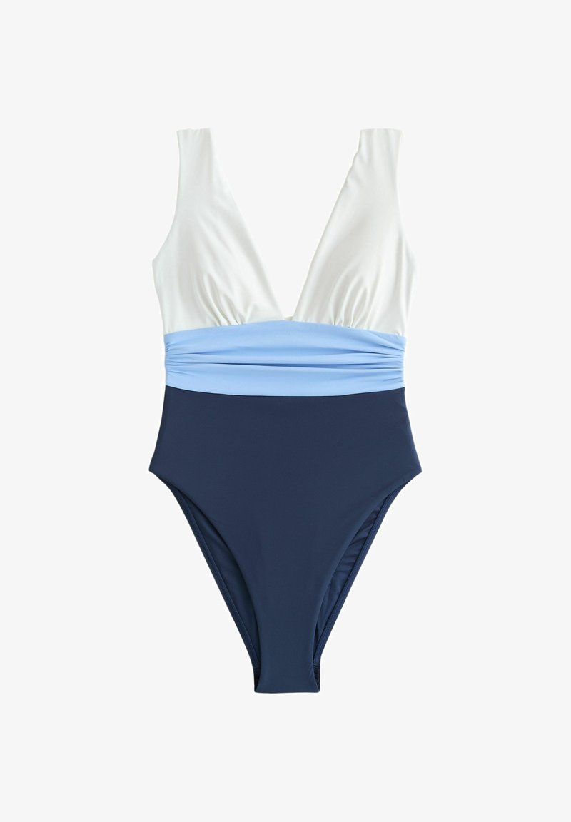 Maillot de bain une pièce avec décolleté en V profond, haut blanc, ceinture bleu clair et bas bleu foncé.