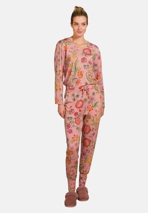 Floral-patterned pink pajama set made of soft fabric, featuring a v-neck top and tapered pants with an elastic waistband. Cozy slippers included.