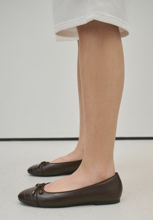 Next, REGULAR FIT - FOREVER COMFORT® ROUND TOE BALLERINA SHOES - Klassischer Ballerina - chocolate brown