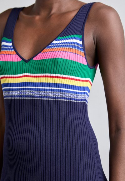 STAUD DANA DRESS - Džemperkleita - navy/multicolor