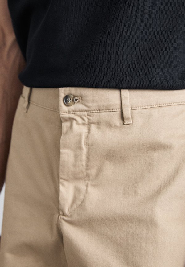 SHANE CLOUD - Shorts - batique khaki2