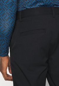 Calvin Klein Golf BULLET REGULAR FIT - Σορτς εξωτερικού χώρου - black