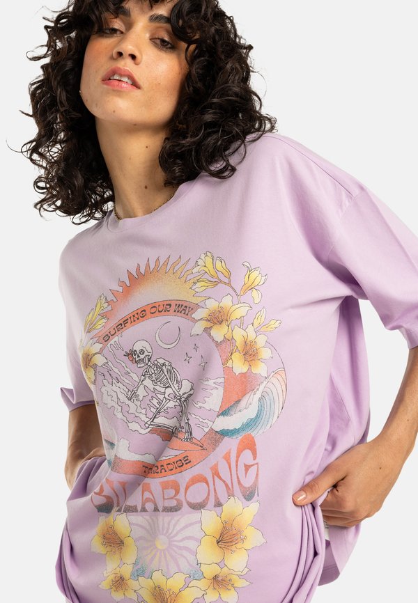 GOES AROUND HERE - Print T-shirt - pga3