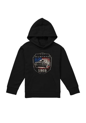 Schwarzer Kapuzenpullover mit einer Vorderseite-Tasche, bedruckt mit einer Grafik eines Vintage-Mustang-Autos vor einer amerikanischen Flagge und dem Text "1969".