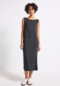 Sleeveless midi dress in dark navy with a geometric beige pattern. Made from soft fabric, it features a round neckline and side slits.