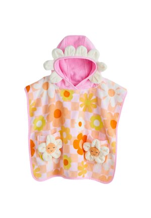 Różowy dziecięcy ponczo z kapturem w kwiatowy wzór, z pluszowymi detalami w kształcie stokrotek na kapturze i kieszeniach, z uśmiechniętymi twarzami na kwiatach.