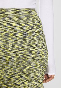 Weekday A-linjainen hame - neon yellow