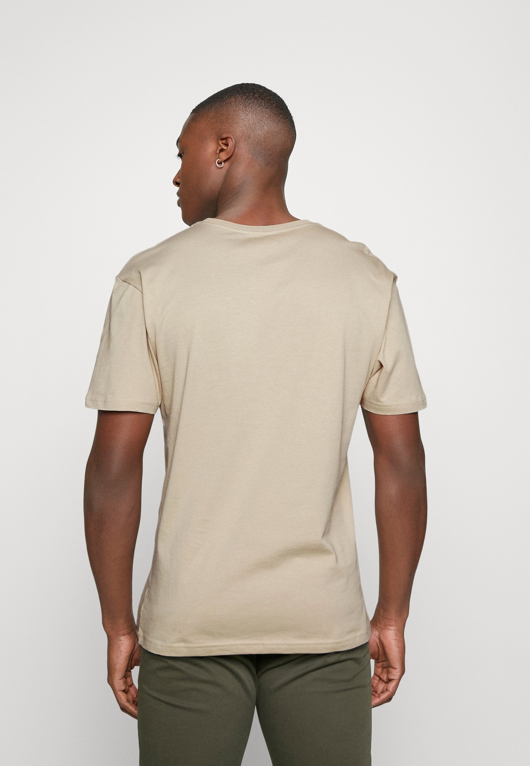 ★★Columbia★★ BS NYC 1754 SS TSHIRTS Natural Beige CIW2UT Columbia Men's Graphic T-Shirt, Bright Peach/Biber, Small