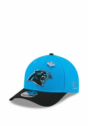 Blau-schwarze Baseballkappe mit einem brüllenden Panther-Logo vorne, NFL Draft 2023 Pin oben und New Era Logo an der Seite.