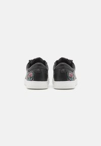 Anna Field Joggesko - black