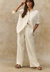Next TALL FIT - WIDE STRIPED - Stoffhose - white