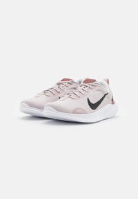 Nike Performance FLEX EXPERIENCE RUN 12 - Tenisice za trening - platinum violet/black/photon dust/white/smokey mauve/soft yellow