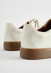 Next SIGNATURE - Tenisice - white tan