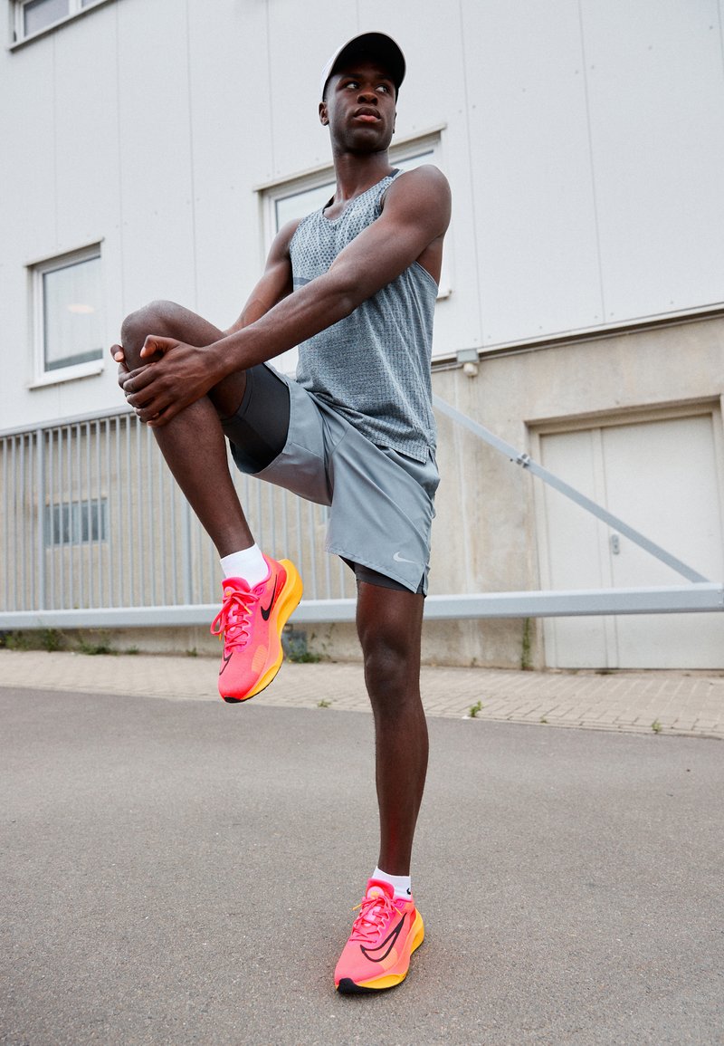 zoom fly 3 white black university blue laser orange