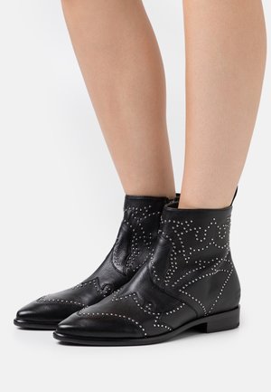 Melvin & Hamilton Cowboy/biker ankle boot - black