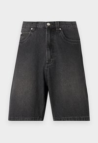 Črne jeans kratke hlače ravnega kroja, z petimi žepi in kovinskim zapiranjem. Imajo subtilno zbledelost in detajle šivanja.