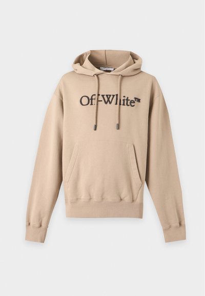 Sweat à capuche beige avec poche avant et logo texte noir "Off-White" sur la poitrine. Les cordons pendent de la capuche.