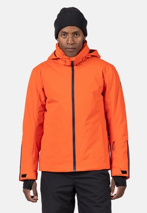 Orangene wasserdichte Jacke mit Kapuze, ausgestattet mit einem Frontreißverschluss, Reißverschluss-Taschen an den Handgelenken und schwarzen Akzenten.