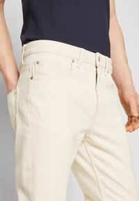 Only & Sons ONSAVI CROP  - Jeans Tapered Fit - ecru