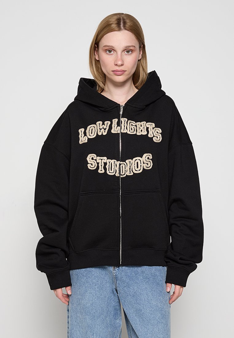LOW LIGHTS STUDIOS® Sweater met rits zwart LOW LIGHTS STUDIOS® Sweater met rits zwart