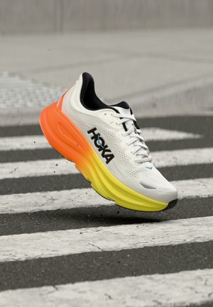 HOKA BONDI 9 - Παπούτσια για τρέξιμο σε δρόμο - white/neon tangerine