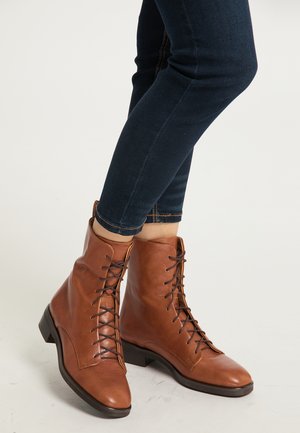 Botine cu șireturi - cognac