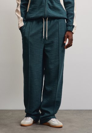 Pegador, MARTIM STRUCTURED TRACK PANTS - Tracksuit bottoms - washed dark teal cream