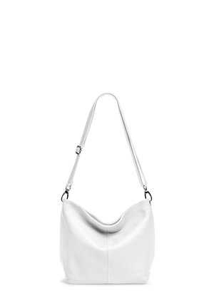 Weißes Leder Schultertasche mit einer weichen, runden Form, die eine strukturierte Oberfläche und einen verstellbaren Tragegurt mit silbernen Hardware-Akzenten aufweist.