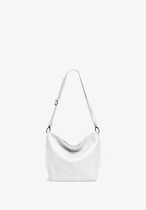 Weißes Leder Schultertasche mit einer weichen, runden Form, die eine strukturierte Oberfläche und einen verstellbaren Tragegurt mit silbernen Hardware-Akzenten aufweist.