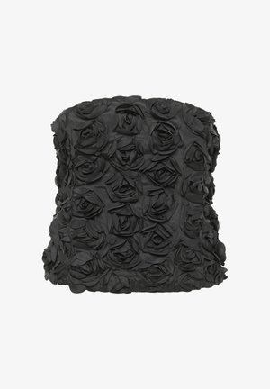 Czarna torba z materiału pokryta teksturowanymi różami z tkaniny. Posiada sztywną formę i gładką powierzchnię, ukazując szczegółowe kwiatowe akcenty.