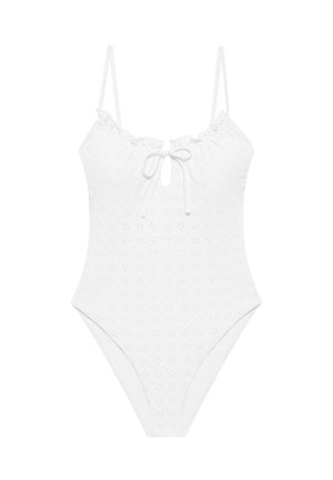 Balta vientisa maudymosi kostiumėlis su plonomis petnešėlėmis, skylučių gėlių raštu, raukšlėtu kaklo apdailos kraštu ir priekiniu raišteliu su raktu detalės.