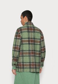 Samsøe Samsøe ROSALIE OVERSHIRT  - Casaco curto - dark ivy