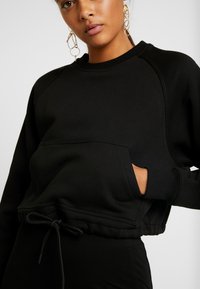 Urban Classics LADIES SHORT RAGLAN CREW - Sweatshirt - black