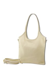 Beige leren tote bag met een gladde textuur en een gestructureerde vorm. Heeft een lange schouderband en gouden hardware accenten.