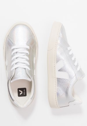 Sneakersy niskie