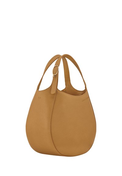 Taschen aus braunem Leder mit runder Form, ausgestattet mit zwei Schulterriemen und einer strukturierten Oberfläche. Minimalistisches Design und dezentes Branding-Detail.