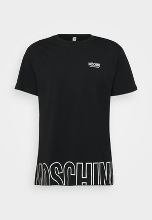 Schwarzes Baumwoll-T-Shirt mit kurzen Ärmeln, rundem Halsausschnitt und einem weißen Logo auf der Brust. Der Saum zeigt große weiße Buchstaben.
