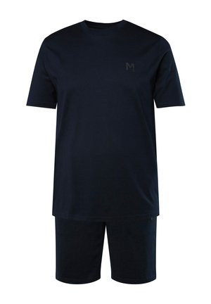 T-shirt nera a maniche corte con piccolo logo "M" sul petto abbinata a pantaloncini neri coordinati su sfondo bianco.
