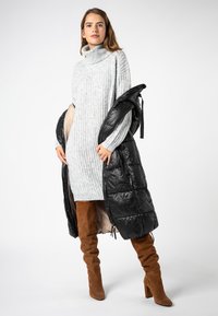 Sublevel Weste - black