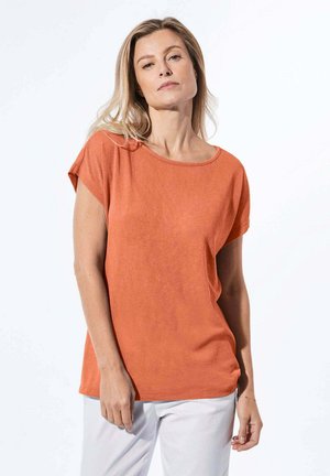 Oranje T-shirt met korte mouwen en ronde hals, gemaakt van zachte stof, met een relaxte pasvorm en een soepele textuur. Minimalistisch ontwerp.