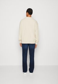 Tommy Jeans RLX XS BADGE CREW - Felpa - classic beige