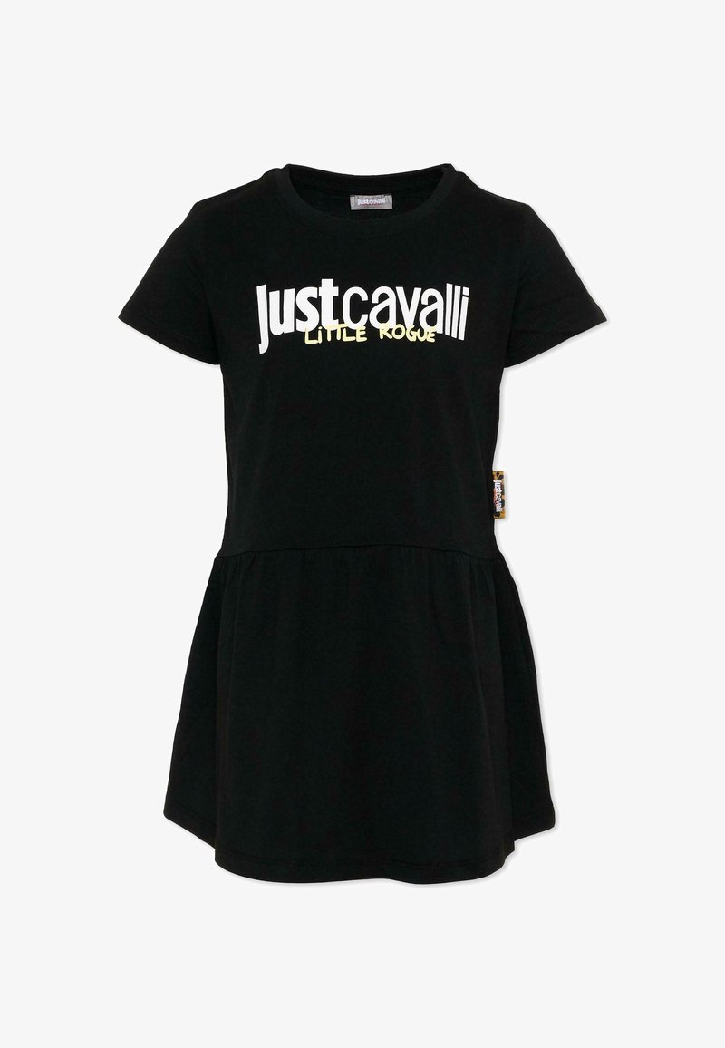 Robe noire à manches courtes avec taille froncée et texte blanc et jaune « Just Cavalli Little Rogue » sur la poitrine.