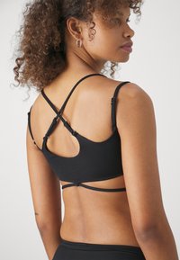 HUGO LABEL BRALETTE - Vrchný diel bikín - black