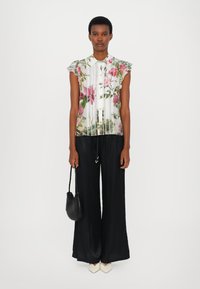 Alice + Olivia MINDA RUFFLE TIE BLOUSE - Blúzka so zapínaním na gombíky - rose whisper