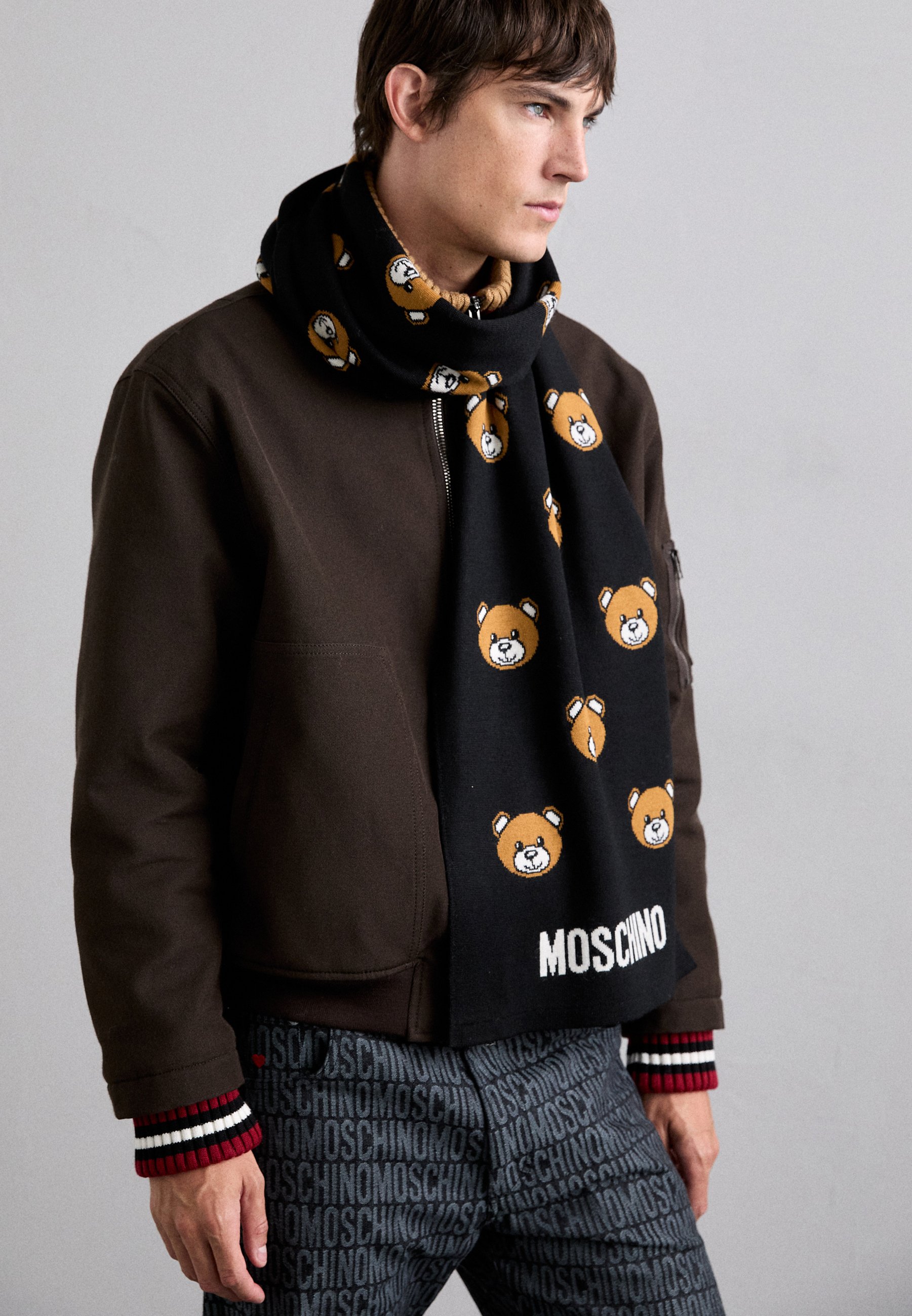 MOSCHINO UNISEX Scarf black Zalando1