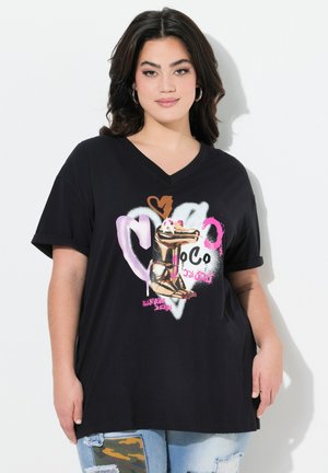 Sort oversized t-shirt med V-hals. Har et farverigt grafisk tryk af en dinosaur, et hjerte og tekst i pink og hvid. Blødt stof.