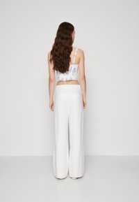 Abercrombie & Fitch Tygbyxor - white