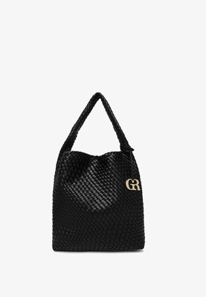 Schwarze Schultertasche aus geflochtenem Leder mit Schlaufenhenkel und einem kleinen goldfarbenen "GR"-Anhänger nahe dem oberen Rand.
